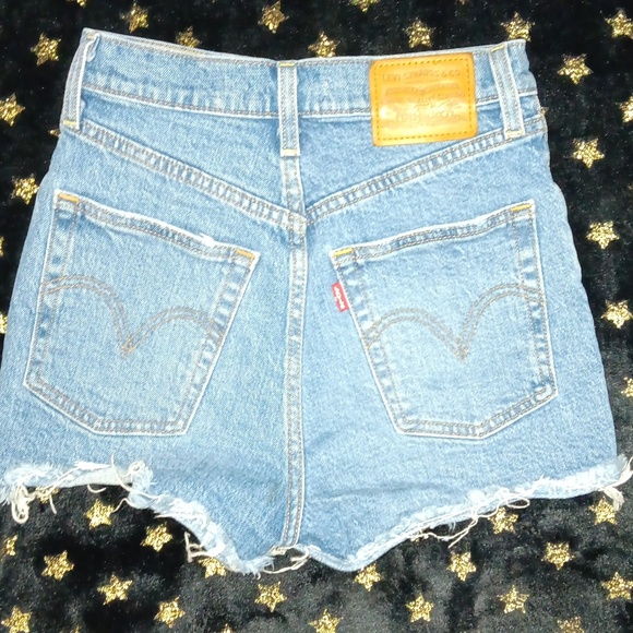 Women's Levi Jean shorts size 24 - Picture 2 of 3